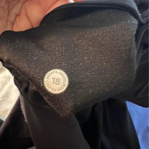 Lululemon Align w/ pockets - Picture 2 of 4